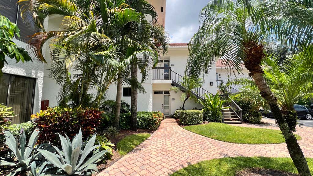 Photo of 19209 Sabal Lake Drive #19209, Boca Raton, FL 33434 (MLS # B26042033)