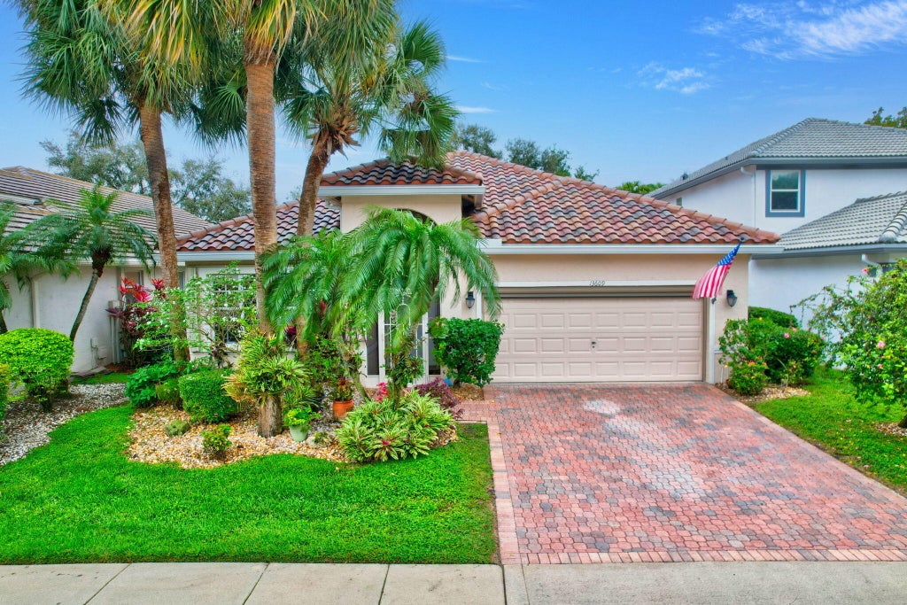 Photo of 13609 Weyburne Drive, Delray Beach, FL 33446 (MLS # R11055057)