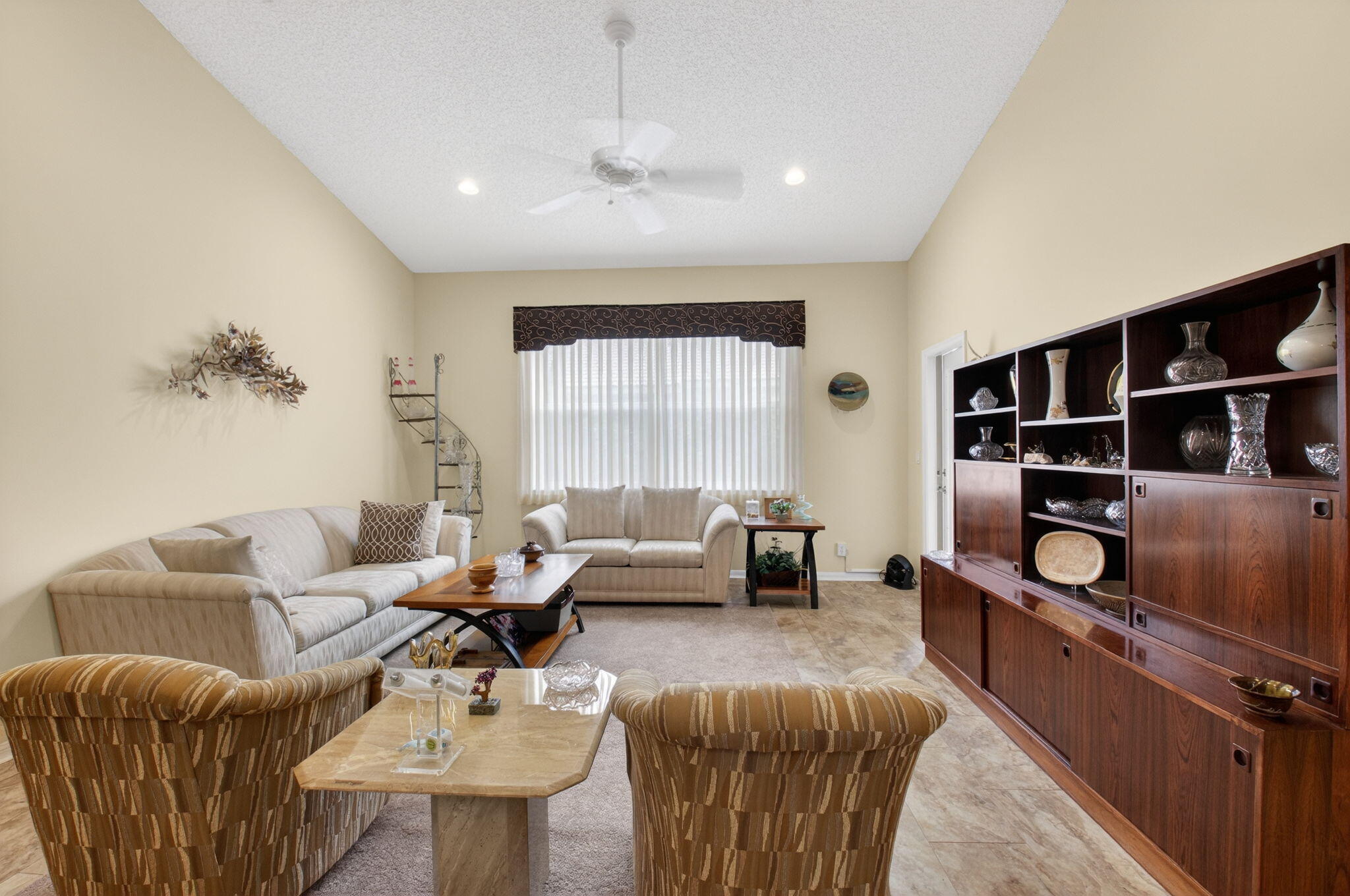 FLORAL LAKES - Residential