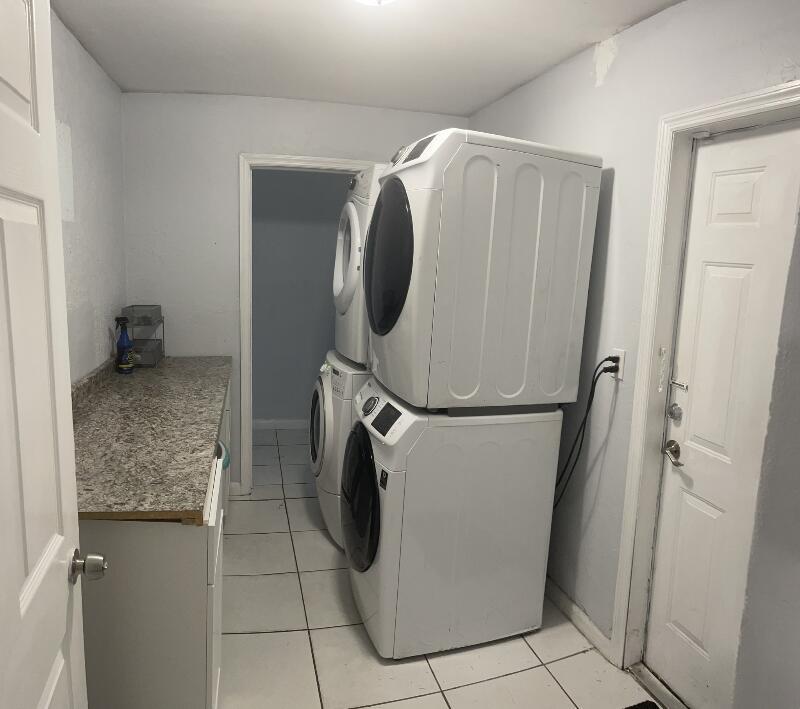 COLLEGE PARK - Residential Lease