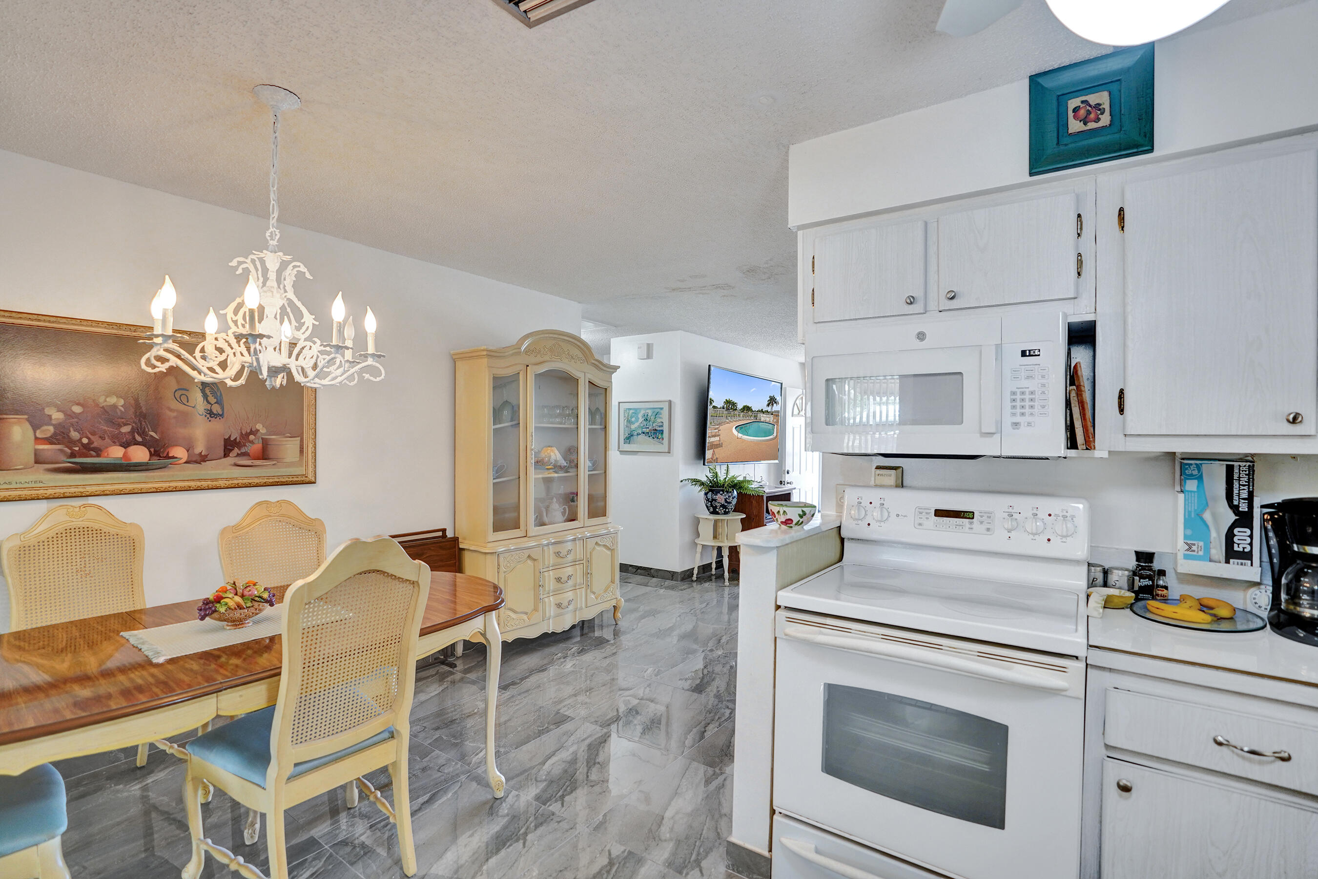 IMPERIAL VILLAS CONDO - Residential