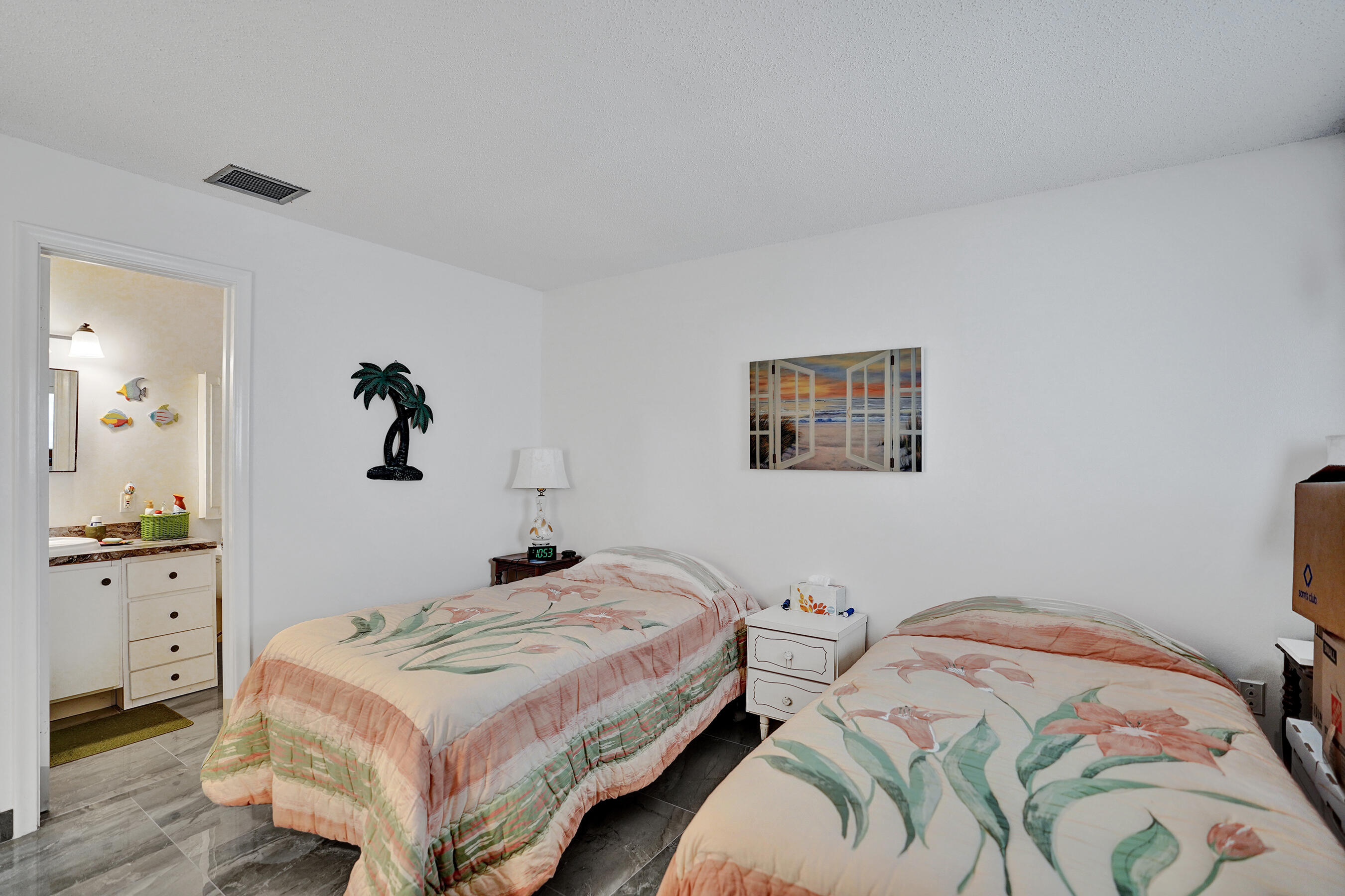 IMPERIAL VILLAS CONDO - Residential