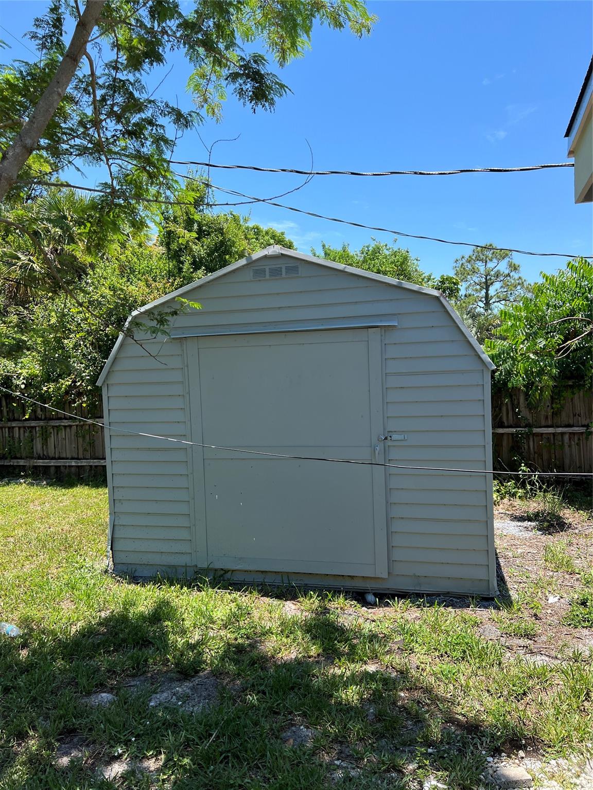 View photos, virtual tours, details... 6184 SE Orange Blossom Trl