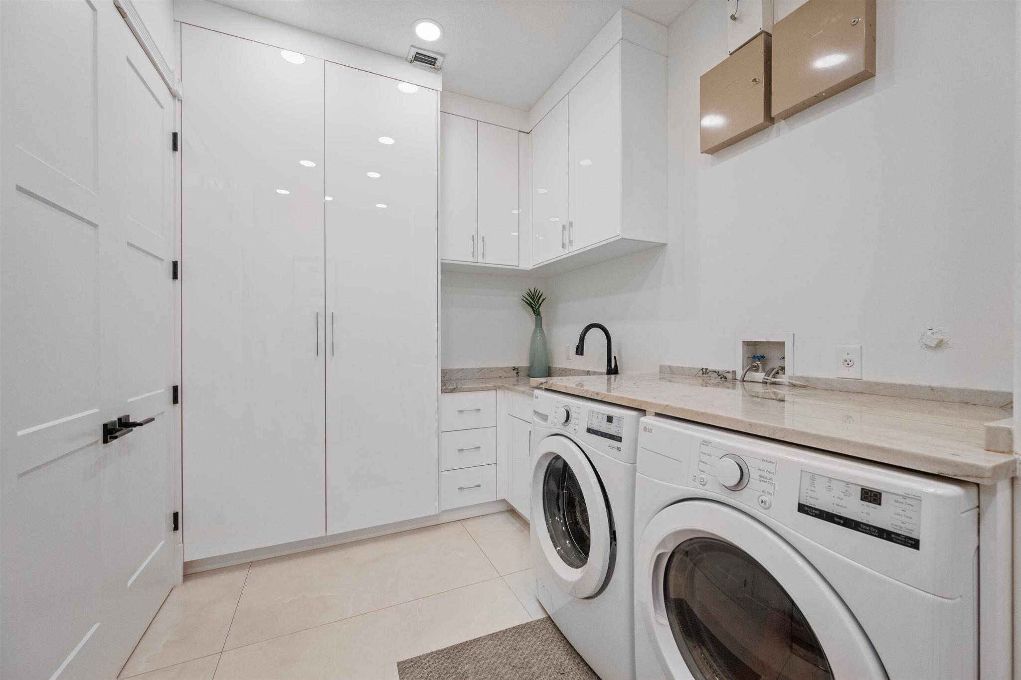 WELLINGTON AERO CLUB OF T - Residential