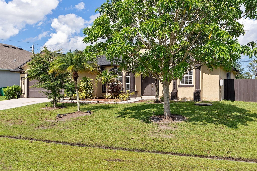 Photo of 3305 SW Frankford Street, Port Saint Lucie, FL 34953 (MLS # R10993656)