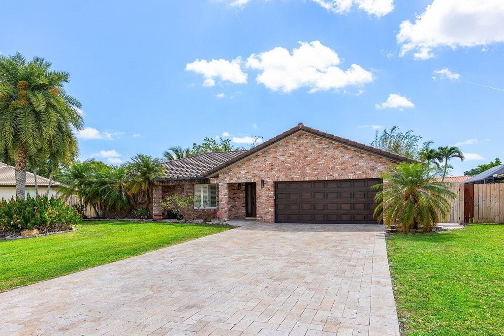 Photo of 21786 Banyanwood Road, Boca Raton, FL 33433 (MLS # R11085038)