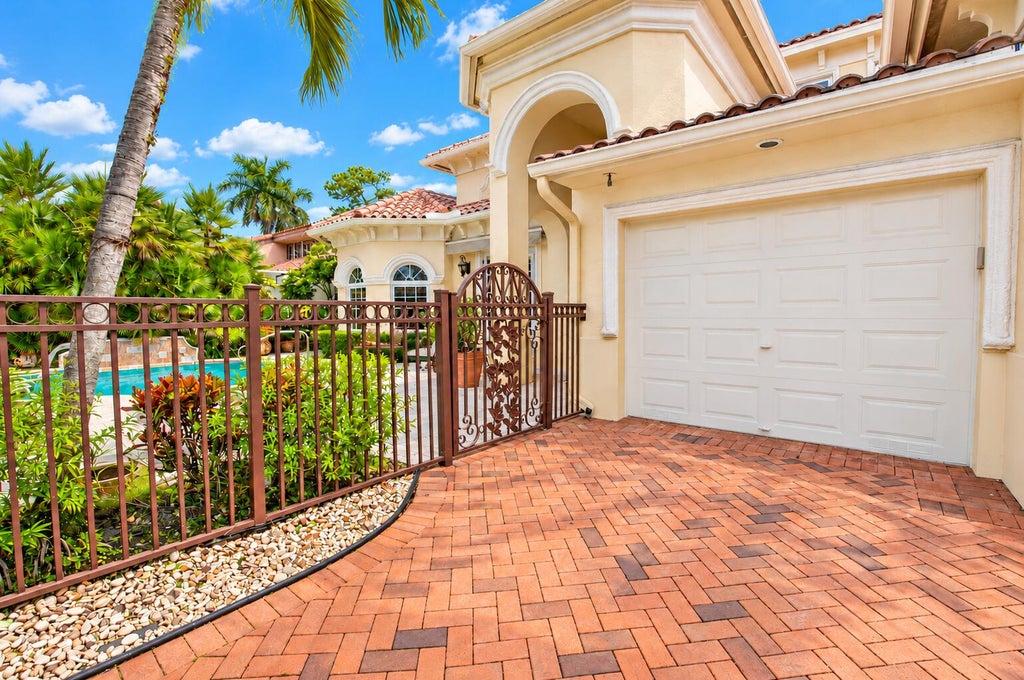 Photo of 7603 CEDARWOOD Circle, Boca Raton, FL 33434 (MLS # B26094373)