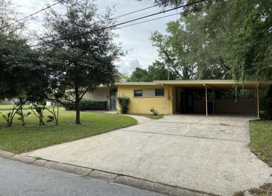 Spacious 3 bedroom, 2 bath single-family home in the desirable Driftwood Plaza neighborhood of Hollywood. Offering nearly 1934 sq ft of living space, this one story home sits on a generous 60 x 107 ft lot, providing a roomy backyard perfect for outdoor activities. Located in Broward County School District, close to shopping, parks, and major roadways, ideal for convenient daily living.