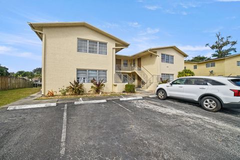 461 Sunshine Dr Coconut Creek FL 33066