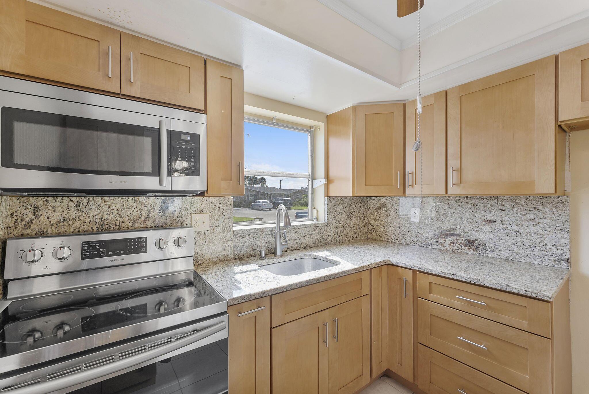 CRESTHAVEN VILLAS - Residential