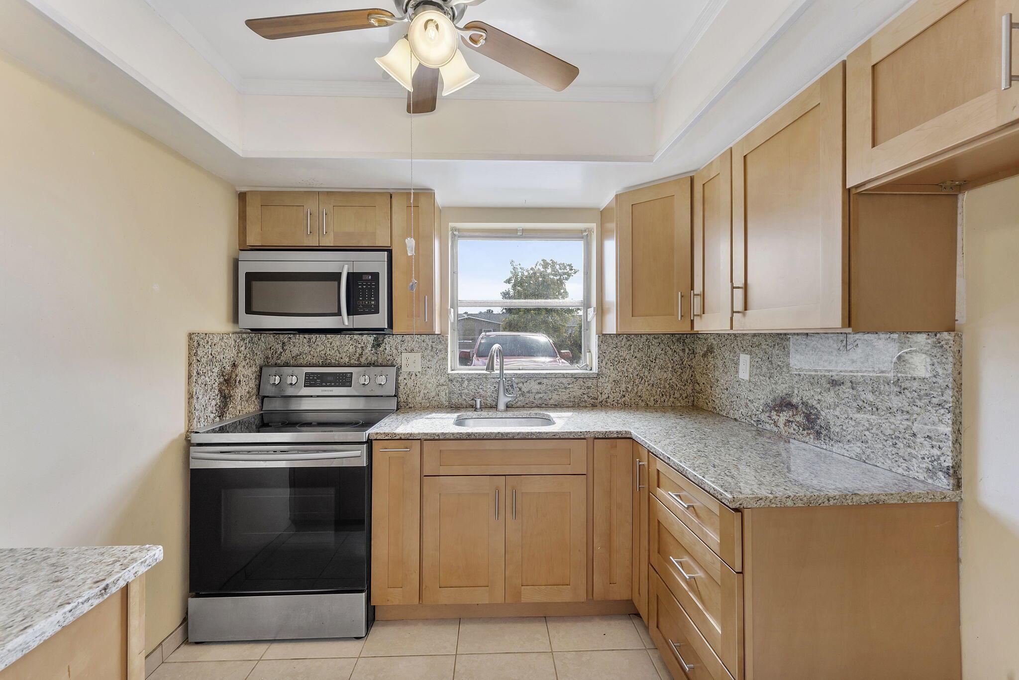 CRESTHAVEN VILLAS - Residential
