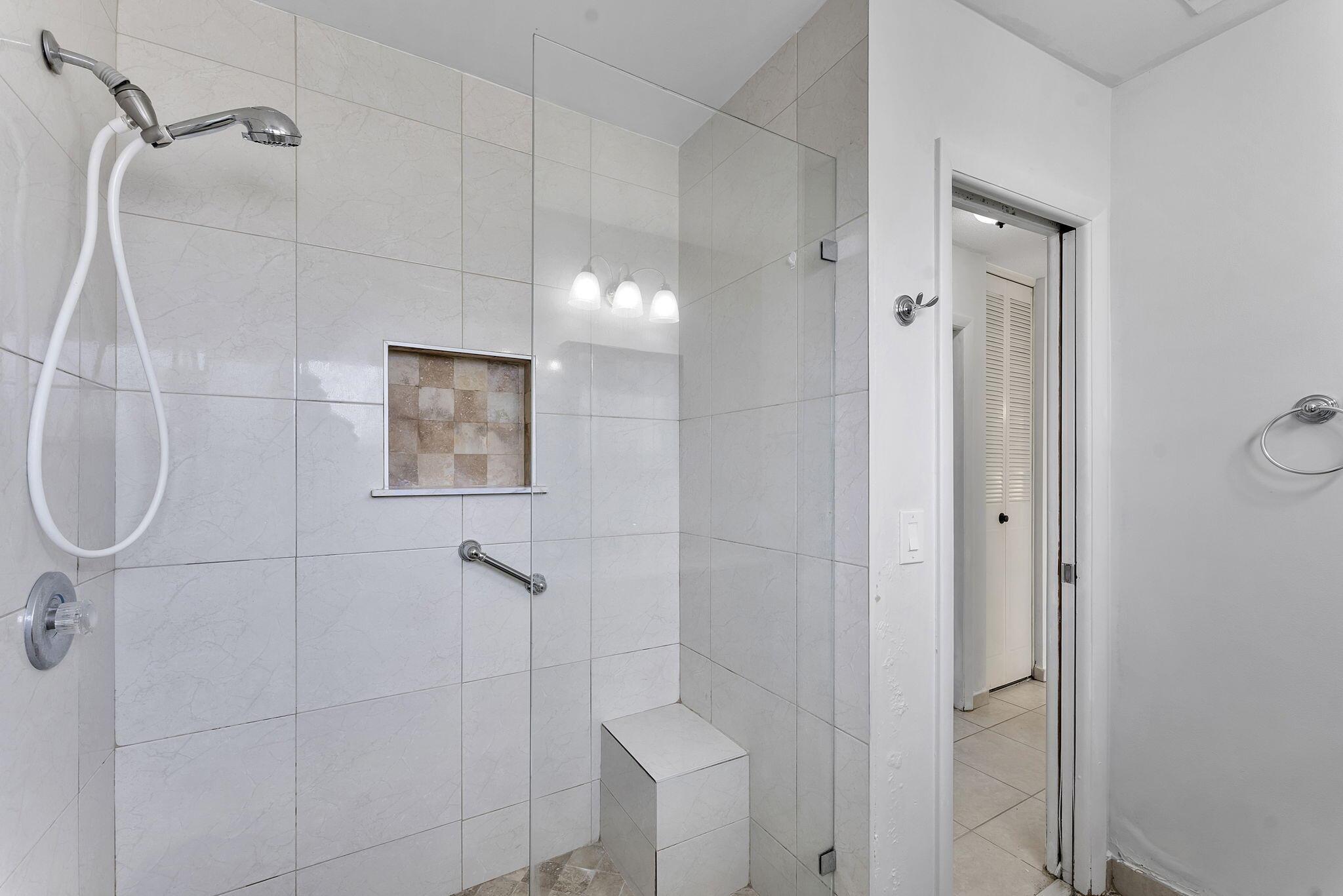 CRESTHAVEN VILLAS - Residential
