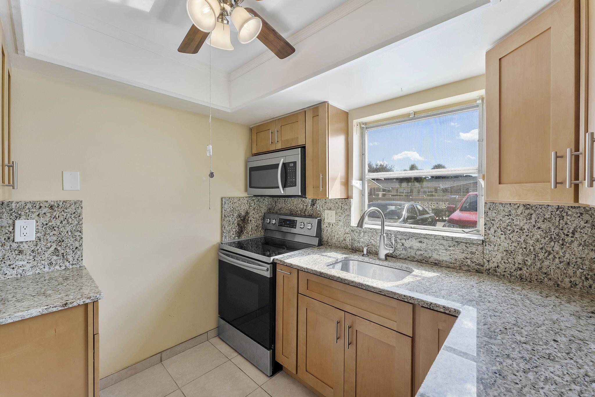 CRESTHAVEN VILLAS - Residential