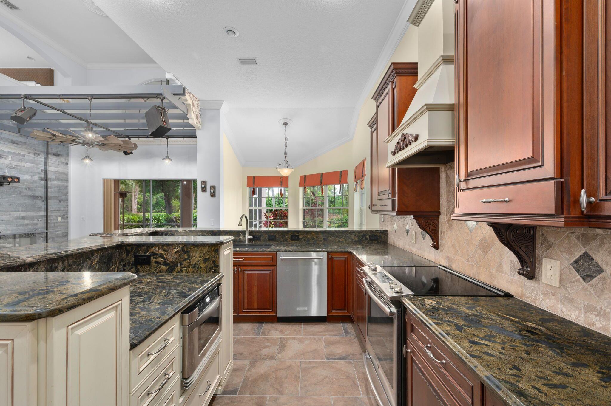 COUNTRY CLUB ESTATES PARC - Residential