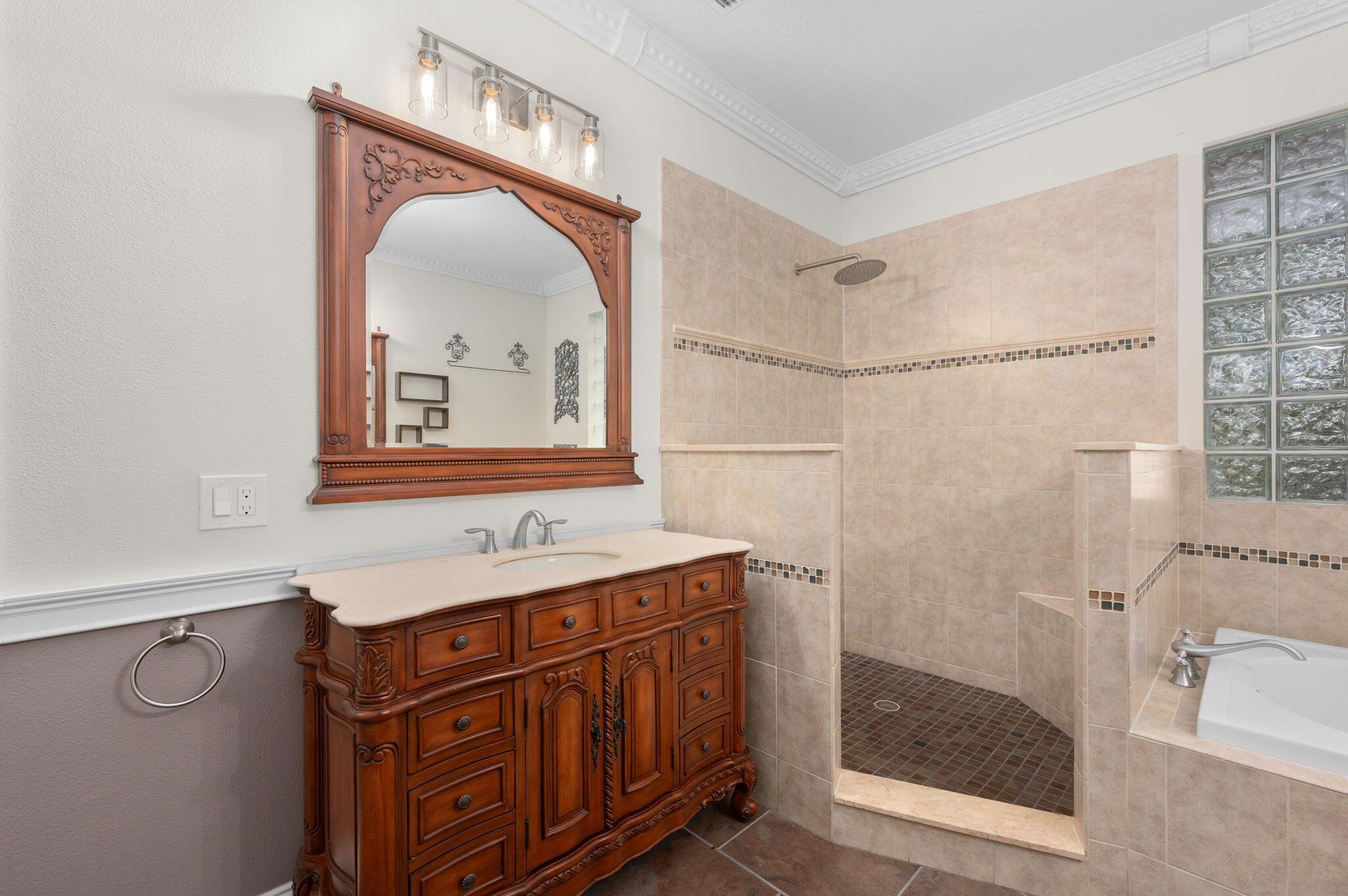 COUNTRY CLUB ESTATES PARC - Residential