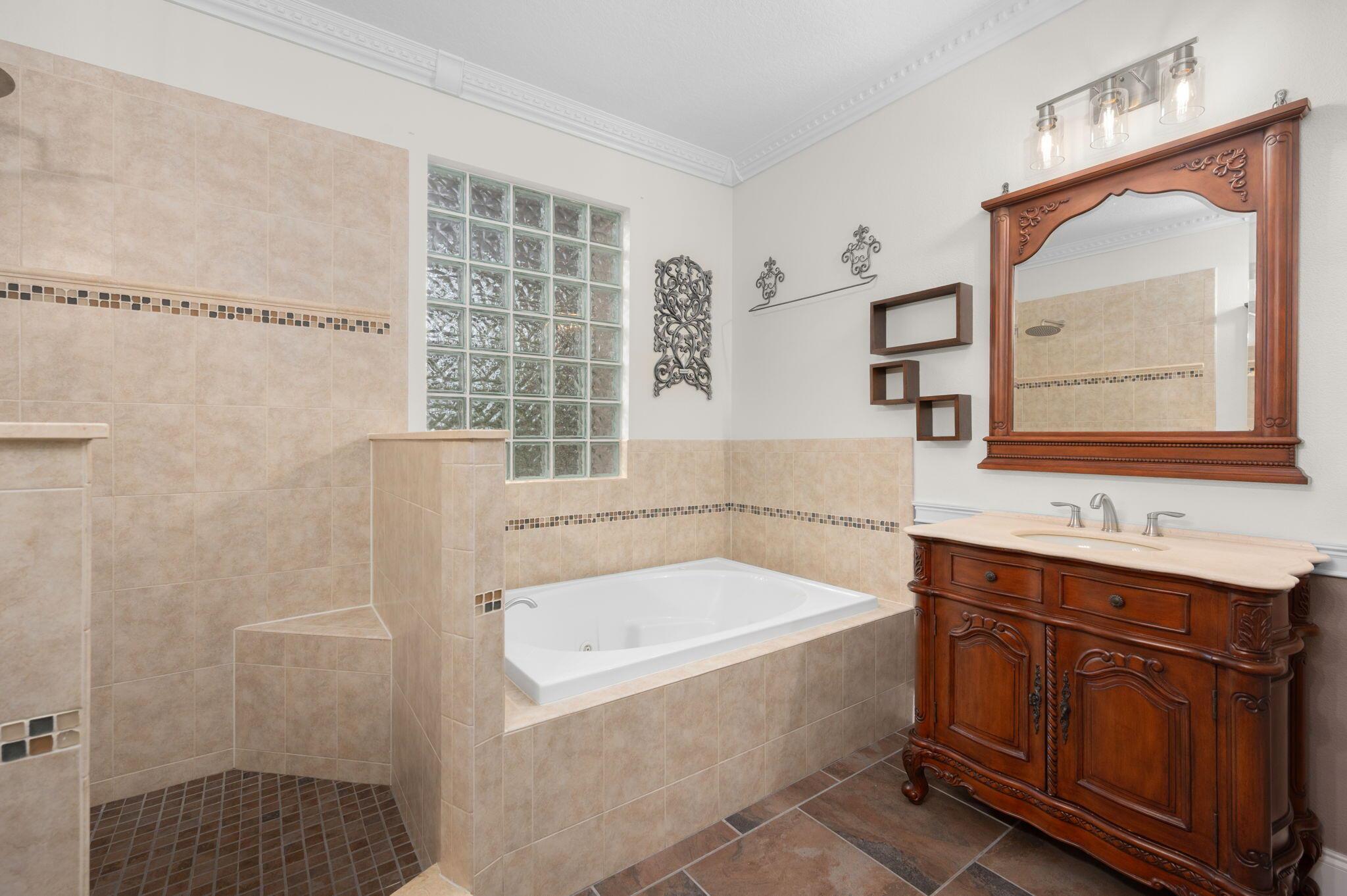 COUNTRY CLUB ESTATES PARC - Residential