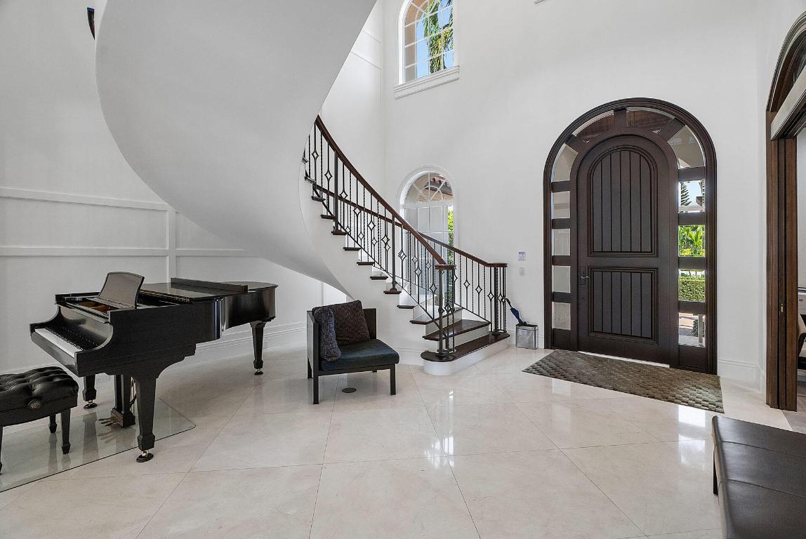 ROYAL PALM YACHT & COUNTRY CLUB - Residential