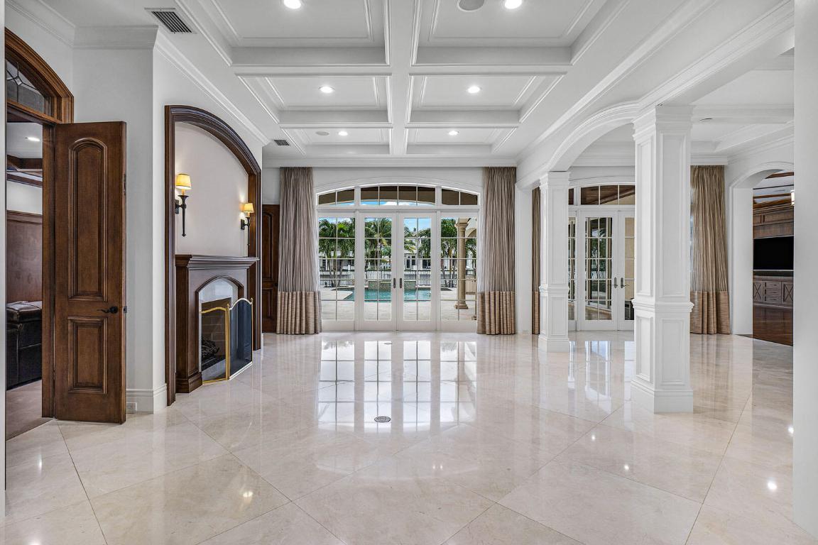 ROYAL PALM YACHT & COUNTRY CLUB - Residential