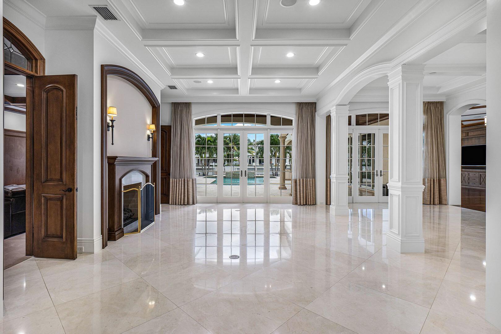 ROYAL PALM YACHT & COUNTR - Residential