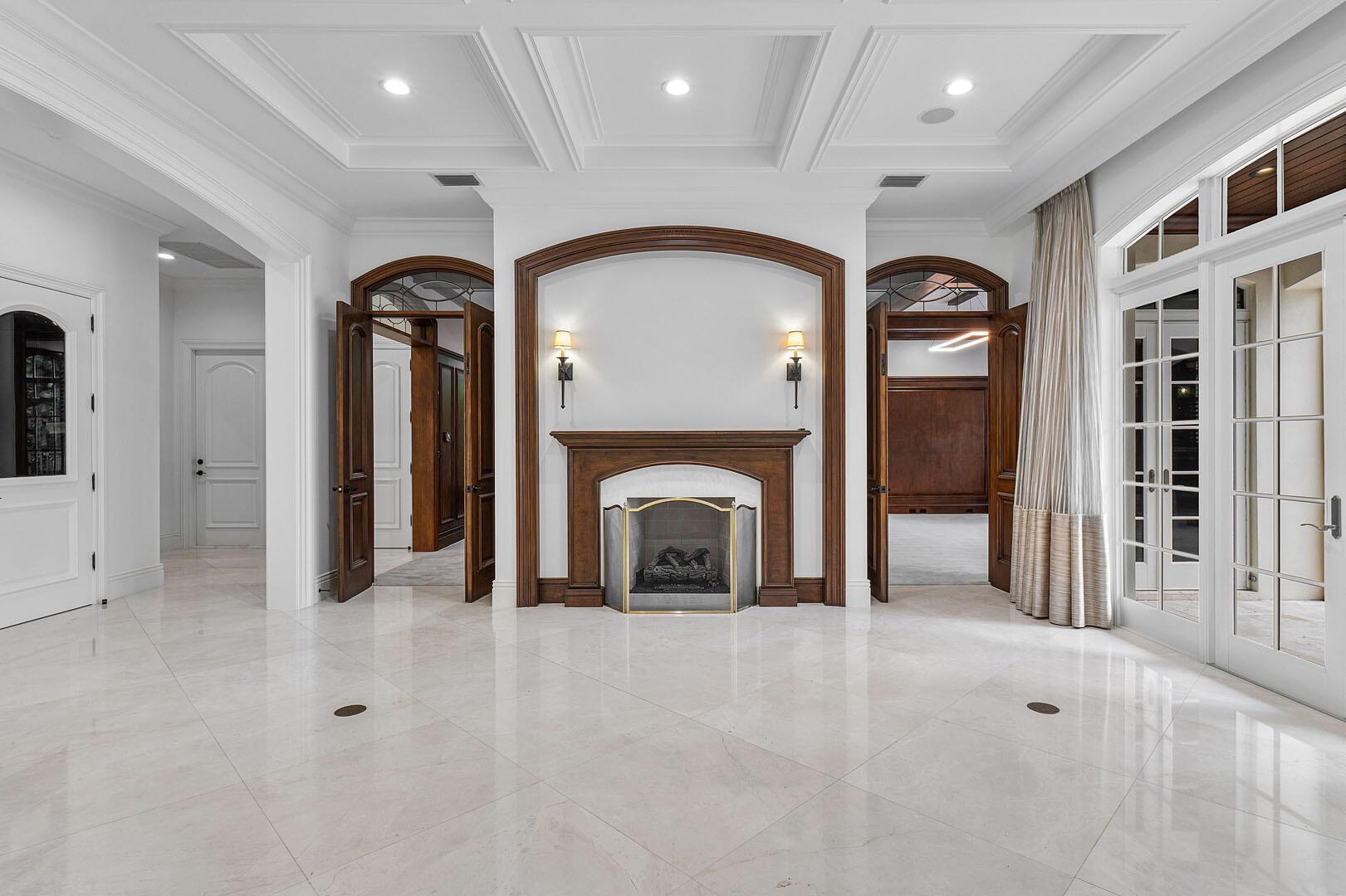 ROYAL PALM YACHT & COUNTR - Residential