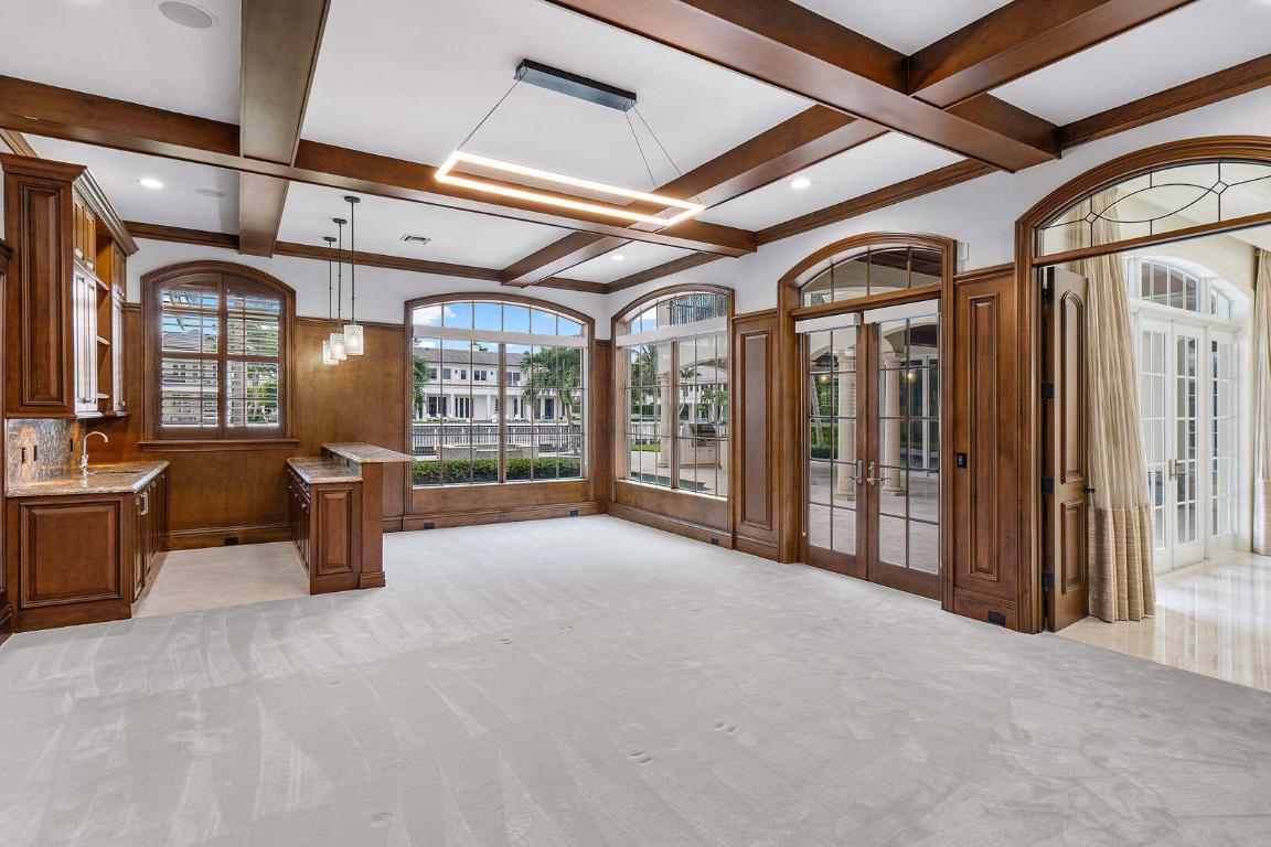 ROYAL PALM YACHT & COUNTRY CLUB - Residential