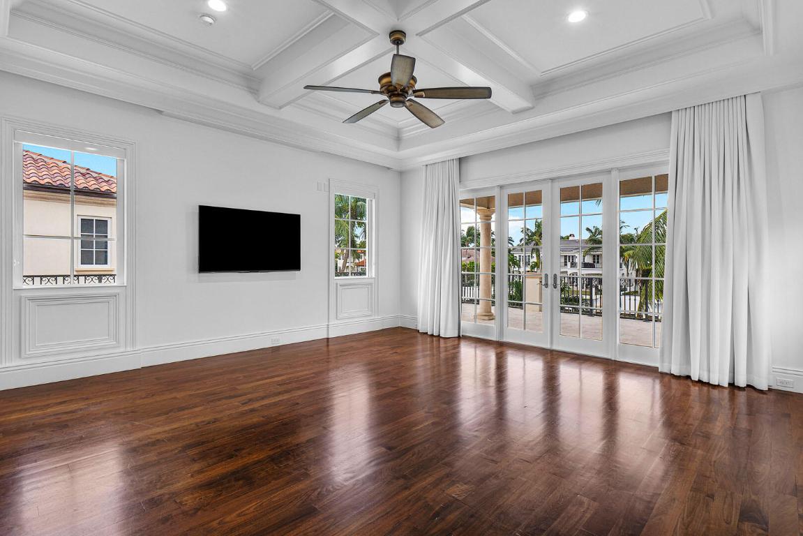 ROYAL PALM YACHT & COUNTRY CLUB - Residential