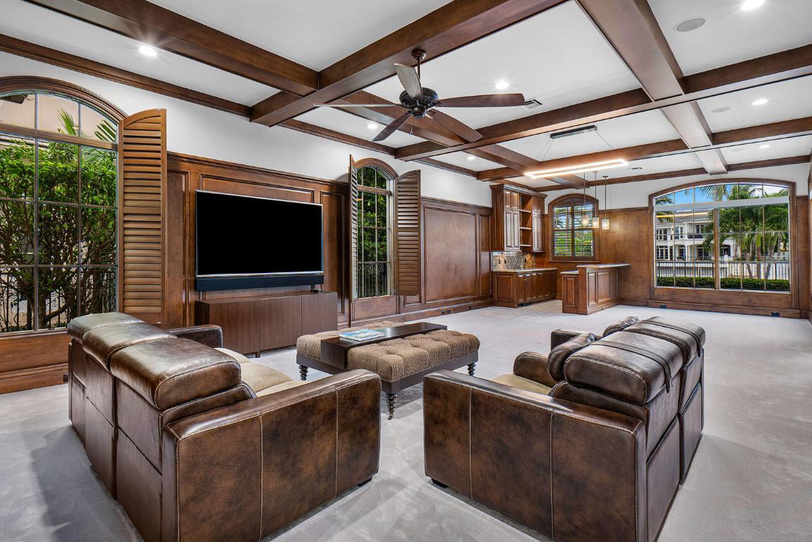 ROYAL PALM YACHT & COUNTRY CLUB - Residential