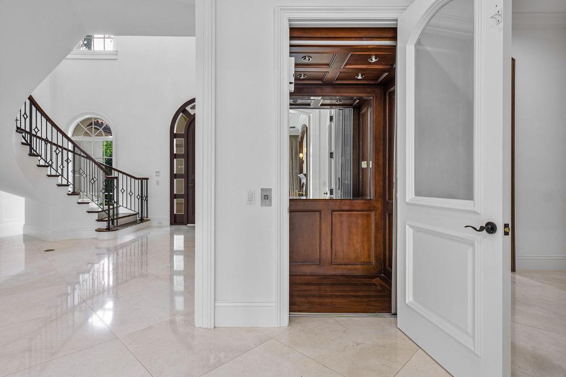 ROYAL PALM YACHT & COUNTRY CLUB - Residential