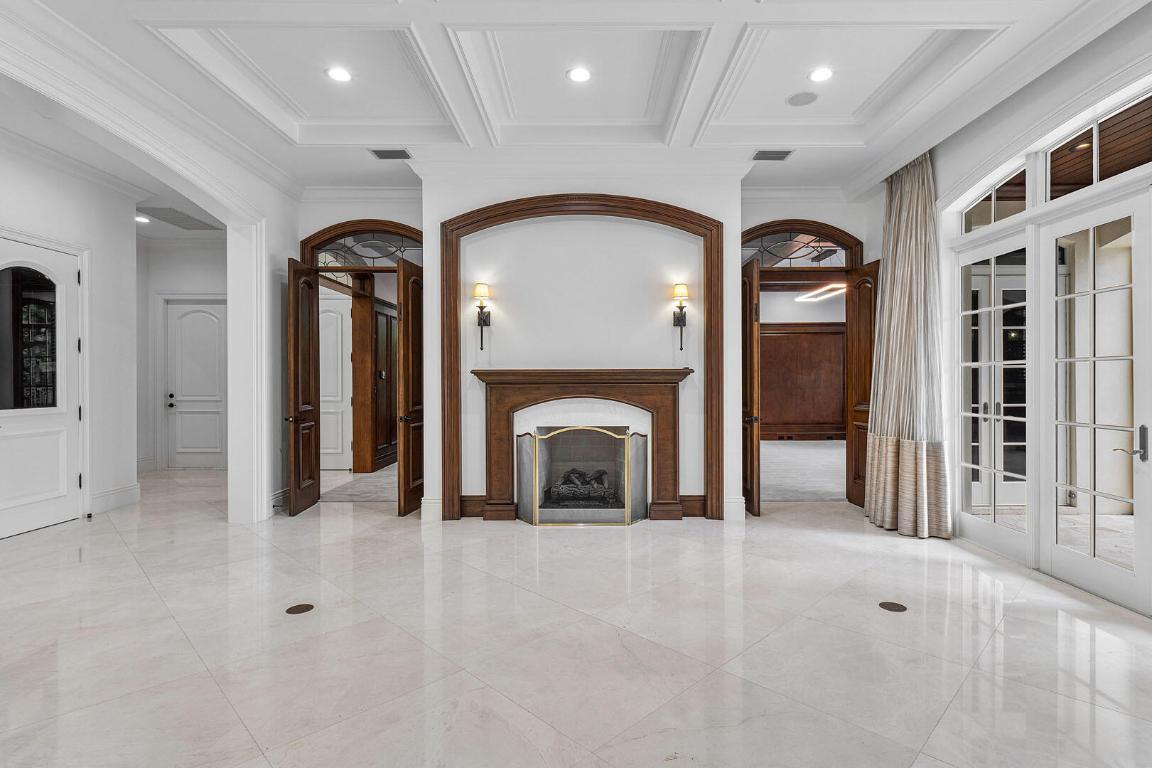 ROYAL PALM YACHT & COUNTRY CLUB - Residential