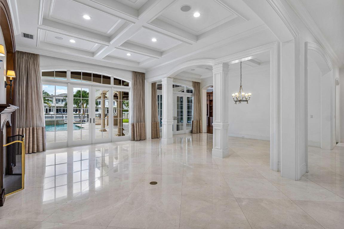 ROYAL PALM YACHT & COUNTRY CLUB - Residential