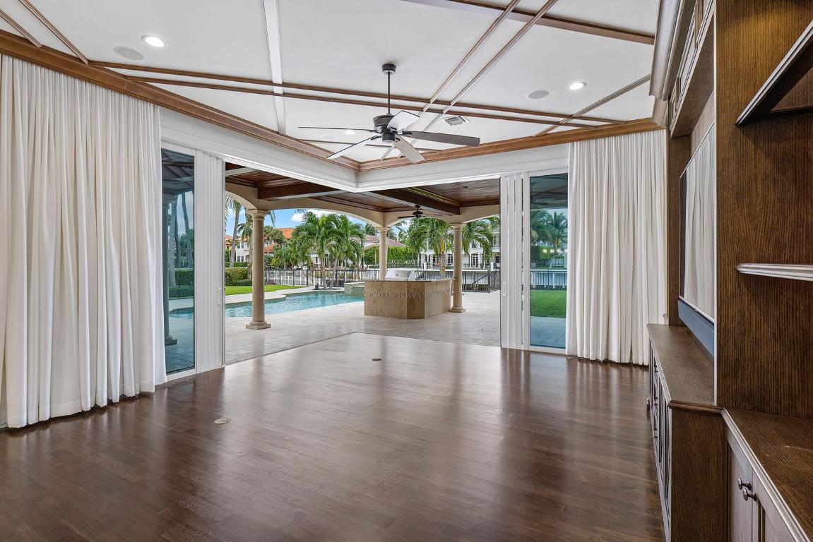 ROYAL PALM YACHT & COUNTRY CLUB - Residential