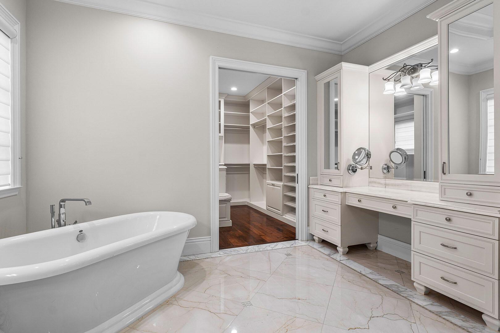 ROYAL PALM YACHT & COUNTR - Residential