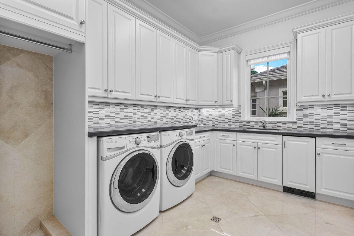 ROYAL PALM YACHT & COUNTRY CLUB - Residential