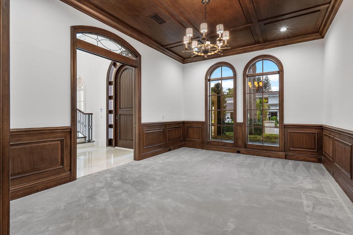 ROYAL PALM YACHT & COUNTRY CLUB - Residential