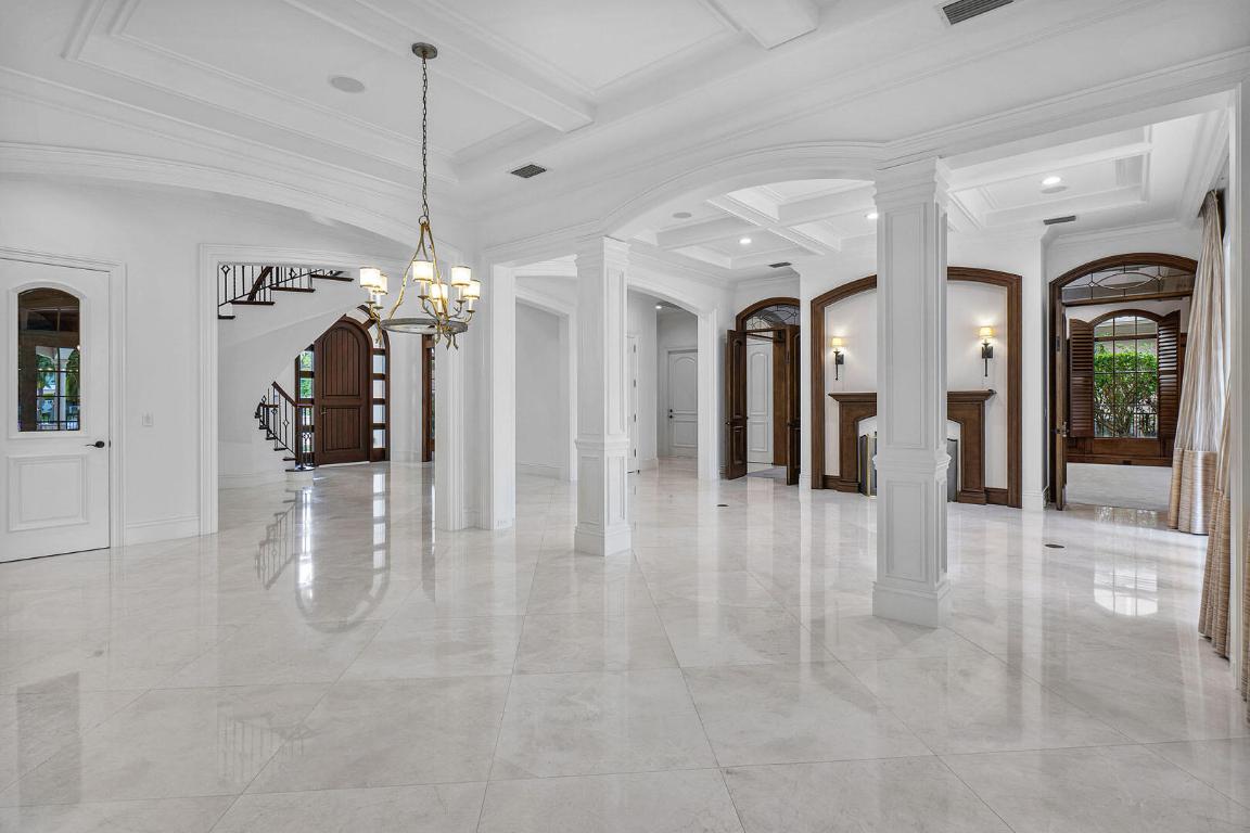 ROYAL PALM YACHT & COUNTRY CLUB - Residential