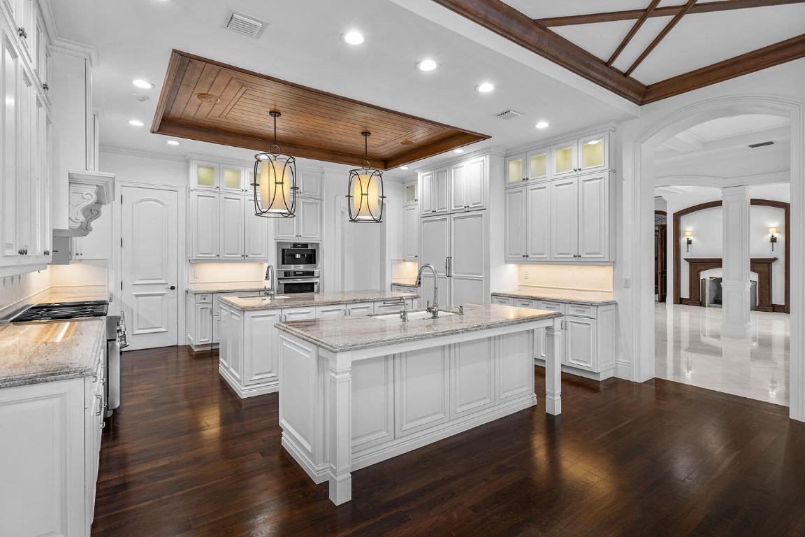 ROYAL PALM YACHT & COUNTRY CLUB - Residential