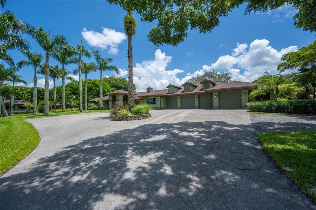 PALM BEACH POINT - Residential