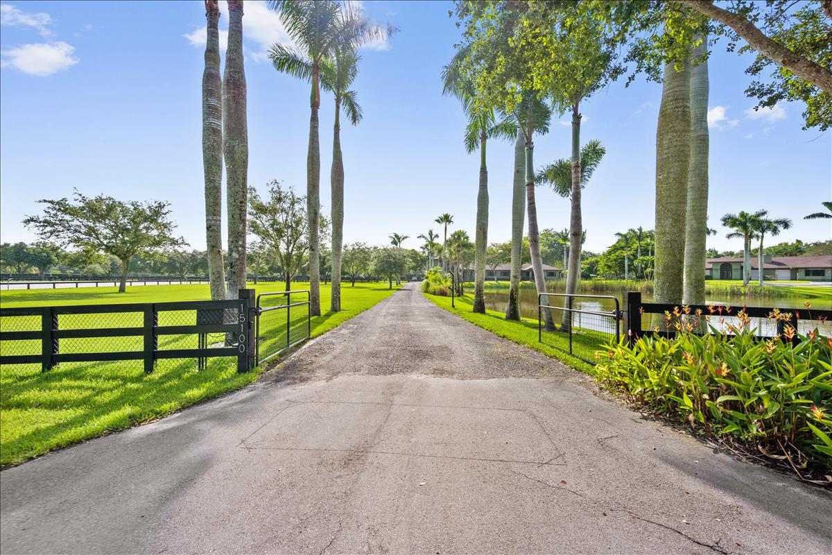 PALM BEACH POINT - Residential