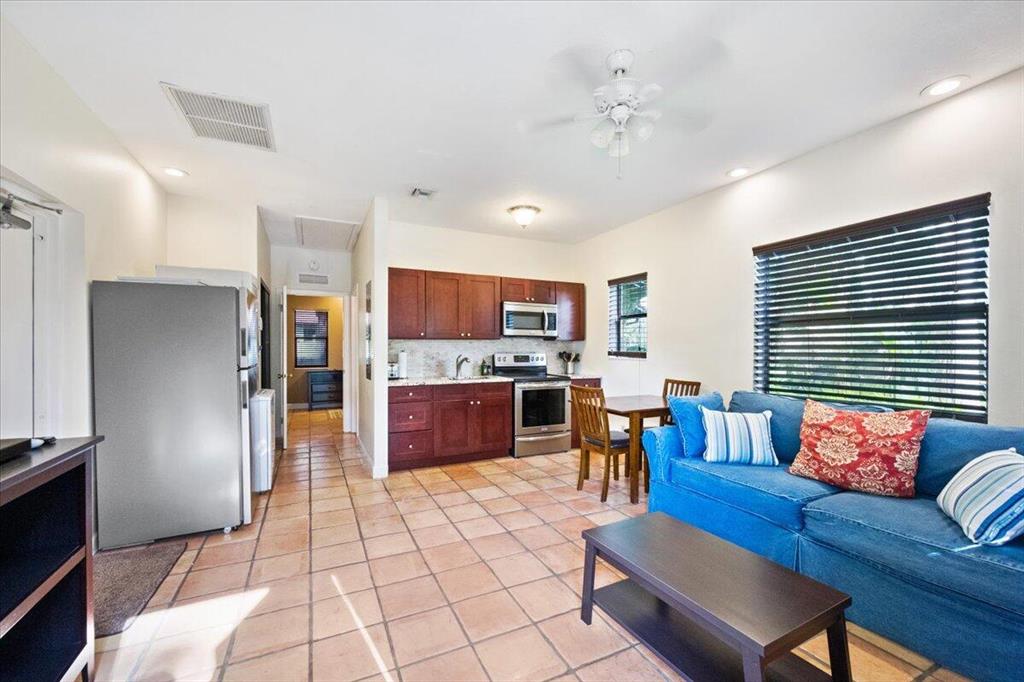 PALM BEACH POINT - Residential