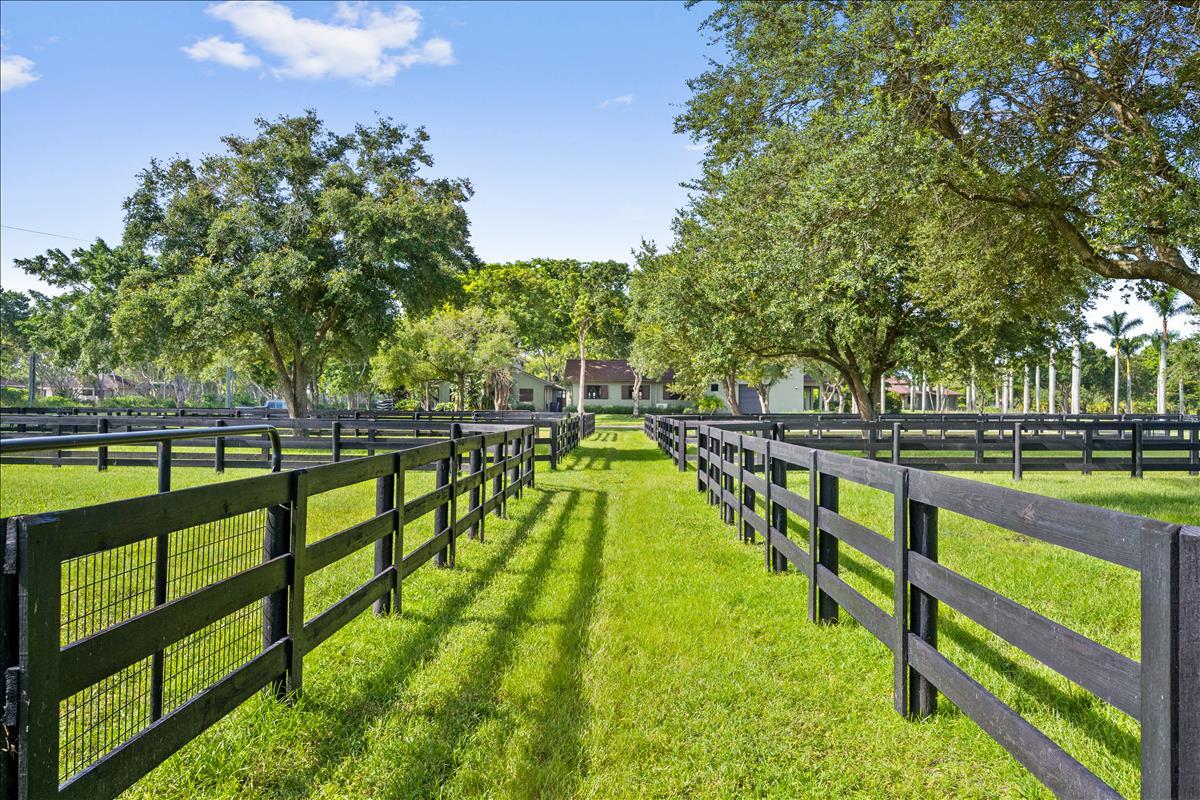 PALM BEACH POINT - Residential