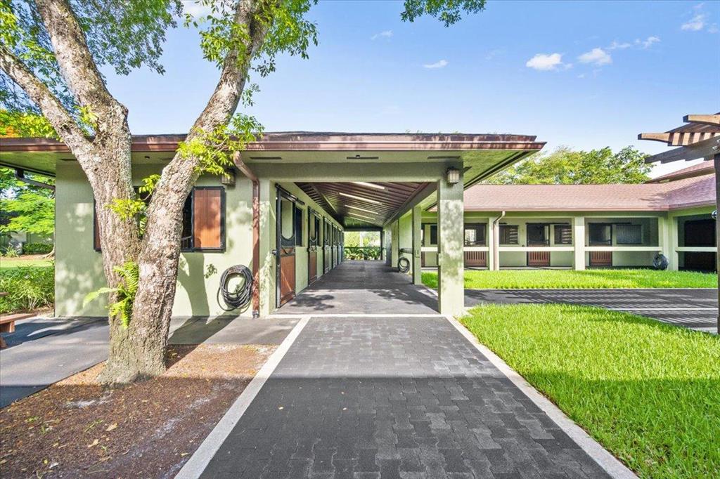 PALM BEACH POINT - Residential