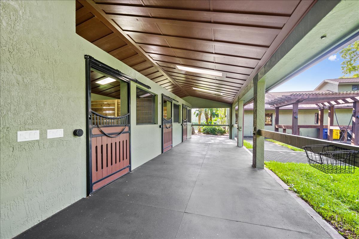 PALM BEACH POINT - Residential