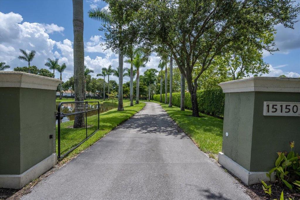 PALM BEACH POINT - Residential