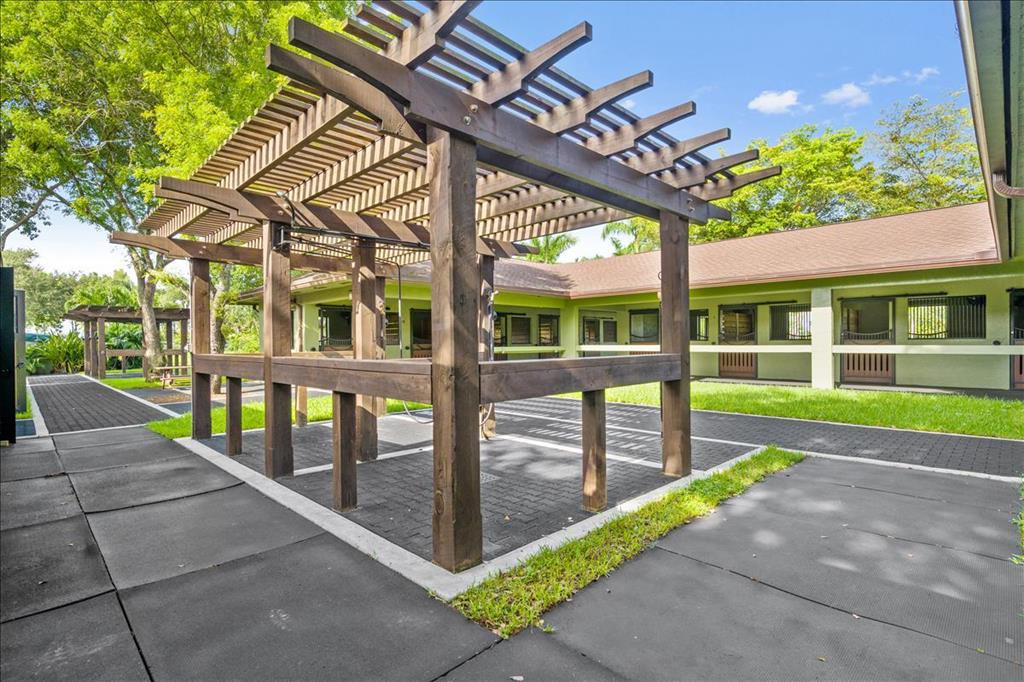 PALM BEACH POINT - Residential