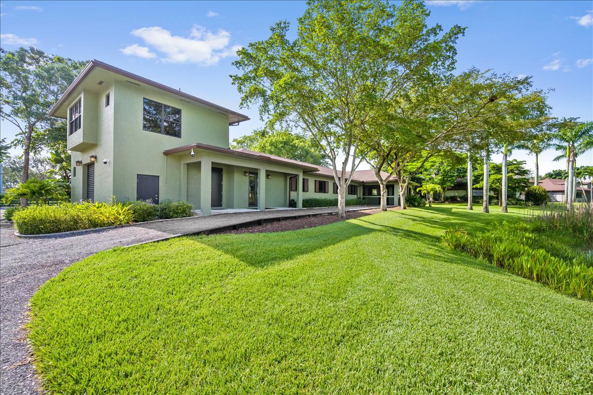 PALM BEACH POINT - Residential