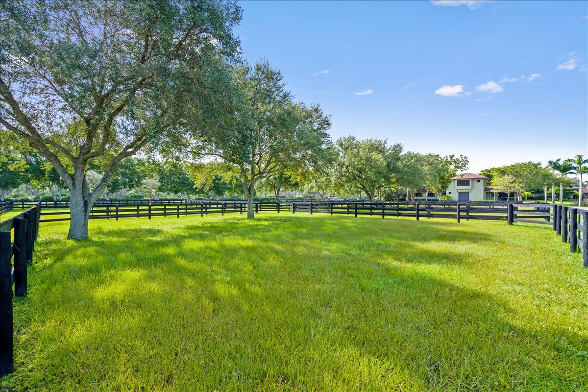 PALM BEACH POINT - Residential