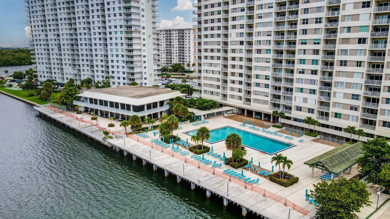 ARLEN HOUSE WEST CONDO - Residential