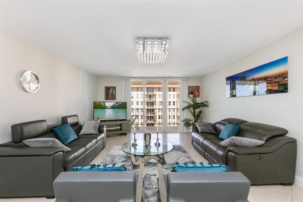 1147 Hillsboro Mile 803