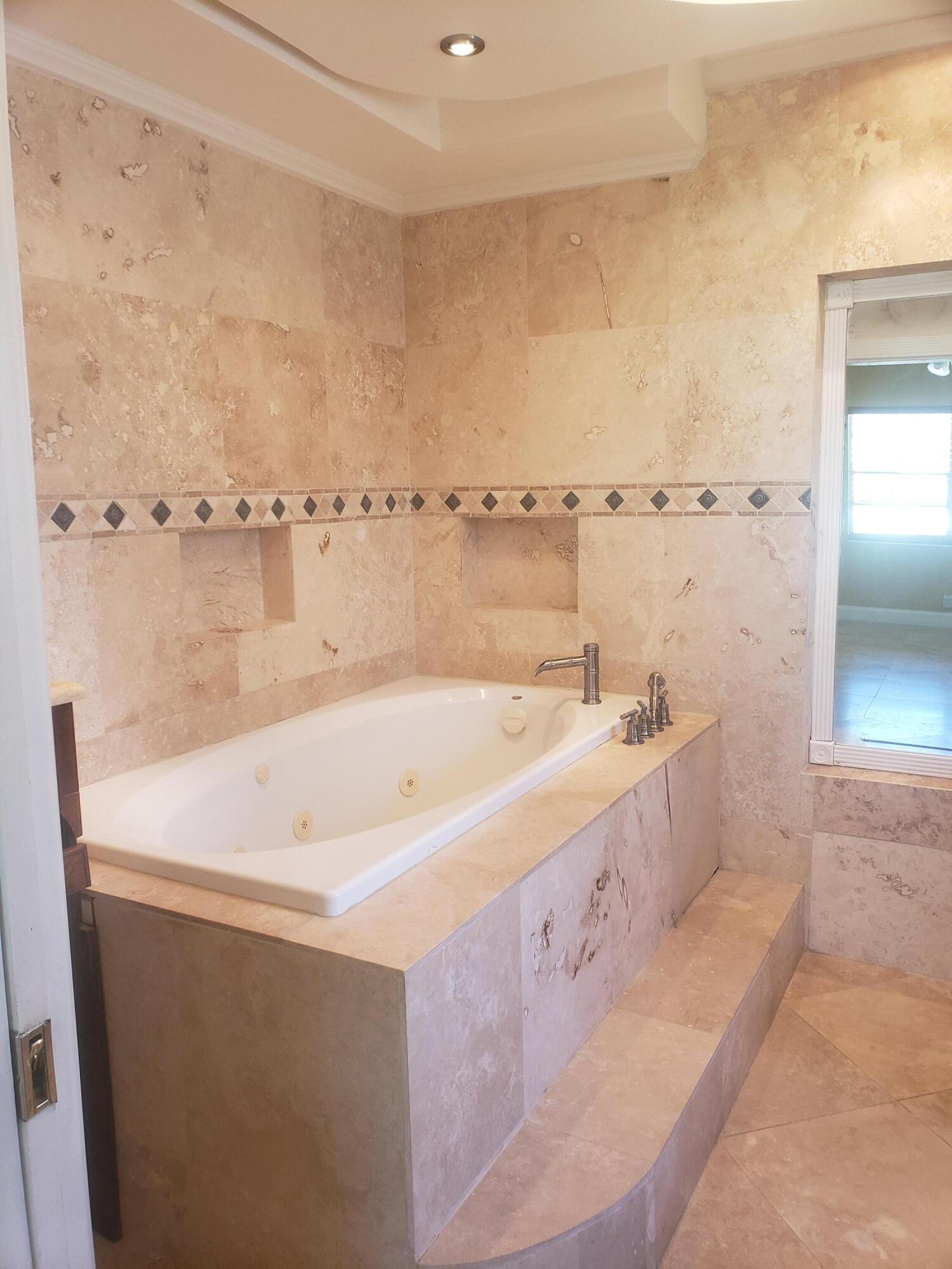 NORTH PALM BEACH VILLAGE - Residential Lease