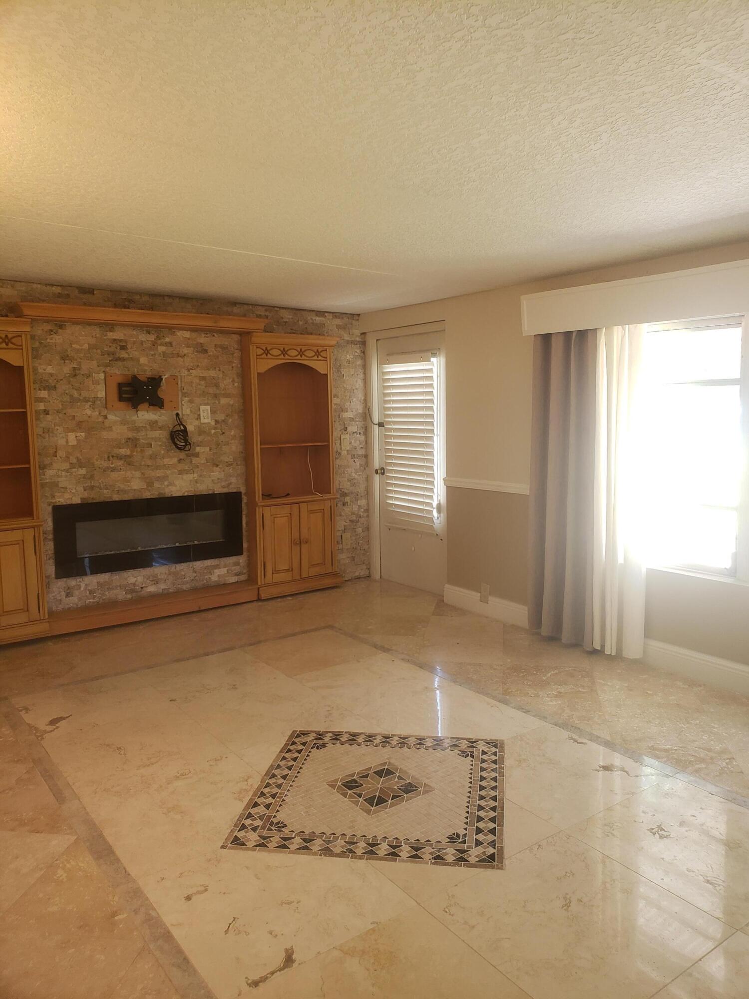 NORTH PALM BEACH VILLAGE - Residential Lease